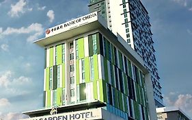 Swan Garden Hotel  4*